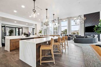 Clubhouse with full kitchen and complimentary wifi